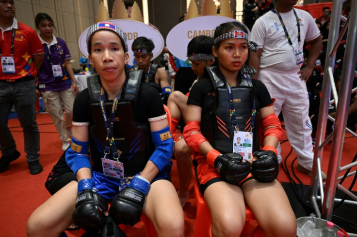 Cambodia's Bunhoeurn Sok (right) and Laos' Vilayphone Vongphachan wait for their fight