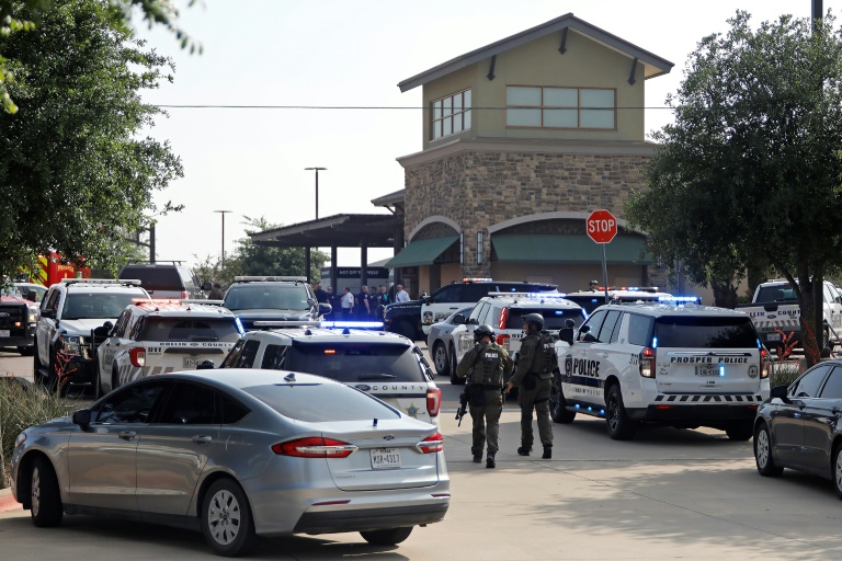 https://d.ibtimes.com/en/full/4455214/emergency-personnel-work-scene-mass-shooting-allen-premium-outlets-allen-texas-may-6-2023.jpg