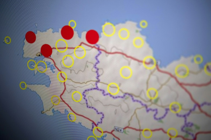 A weather map shows red alerts in western France on July 18, 2022