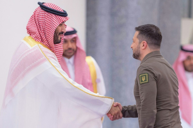 Saudi Crown Prince Mohammed bin Salman welcomes Ukraine's President Volodymyr Zelensky during the Arab League Summit in Jeddah