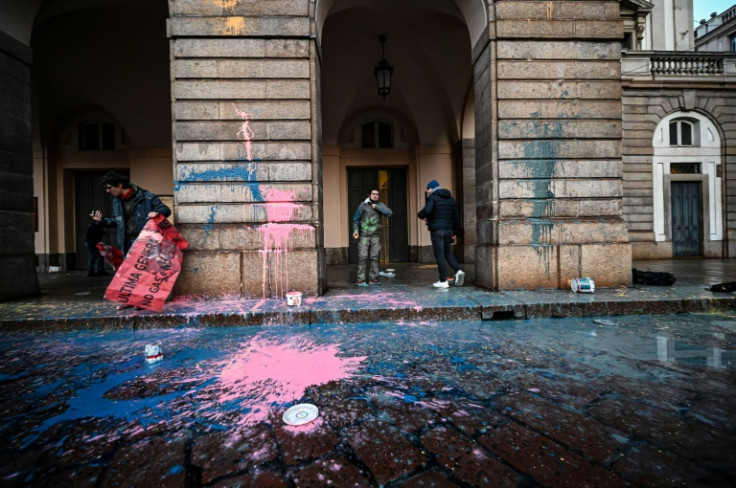 Last Generation protesters smeared the facade of La Scala with paint, December 2022