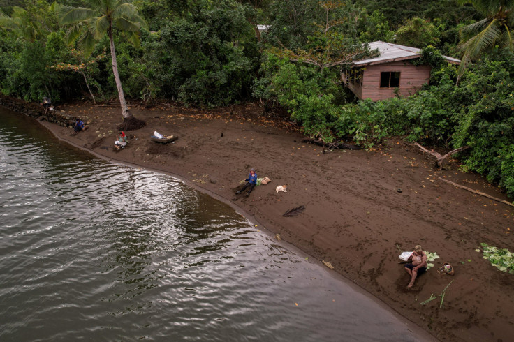 The Wider Image: Rising sea levels are forcing Fiji's villagers to relocate. They want polluters to pay instead