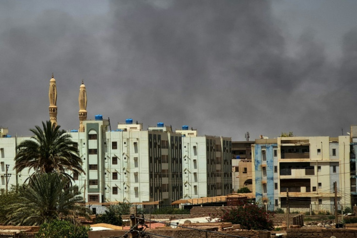 Smoke billows in Sudan's capital Khartoum on the fifth day of a US-Saudi brokered ceasefire