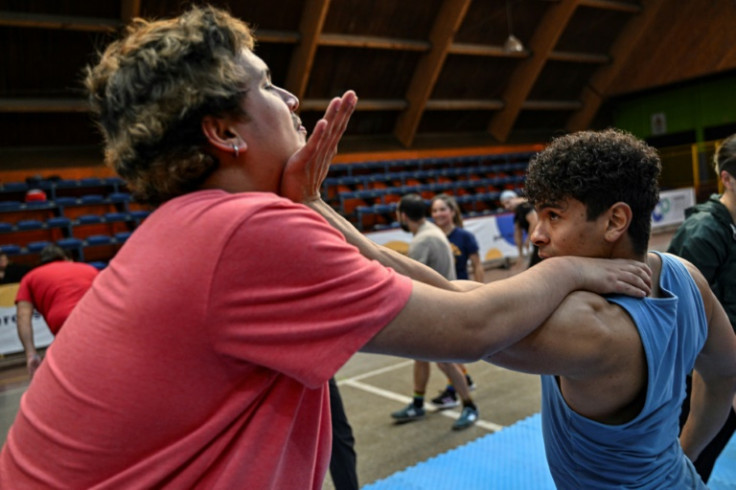 Organized by the Thai embassy in collaboration with Chile's Movilh gay rights body, the self-defense class was initially meant to accommodate 20 people