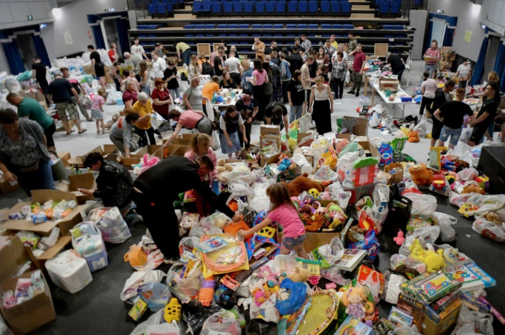 People evacuated from the Russian border areas are receiving aid from the authorities