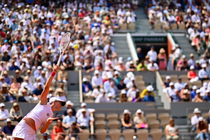 Face in front of the crowd: Iga Swiatek serves to Coco Gauff