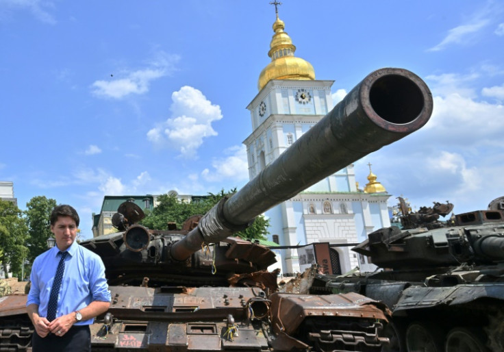 Trudeau visited an exhibition of destroyed military vehicles in Kyiv