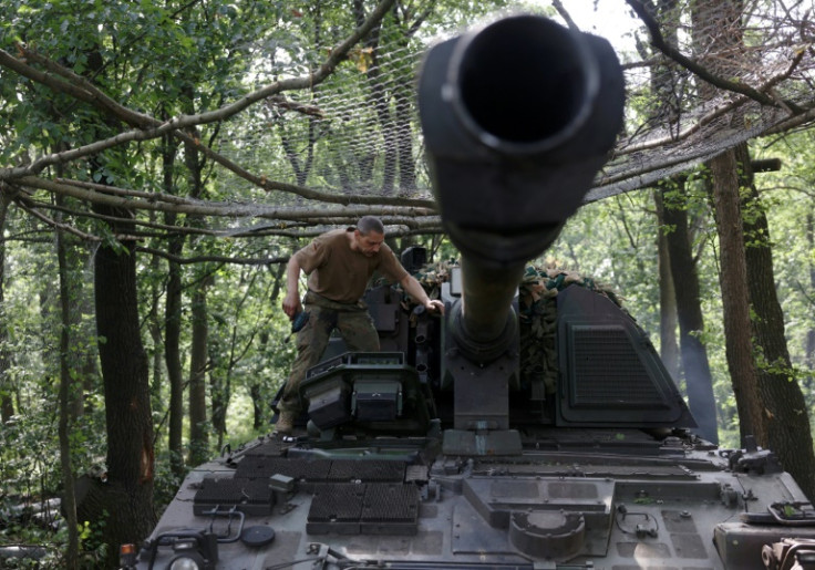 Ukrainian forces are now supplied with several powerful Western-made weapons systems, like Germany's Pzh 2000 self-propelled howitzer, but even these are showing signs of wear and tear after months of fighting