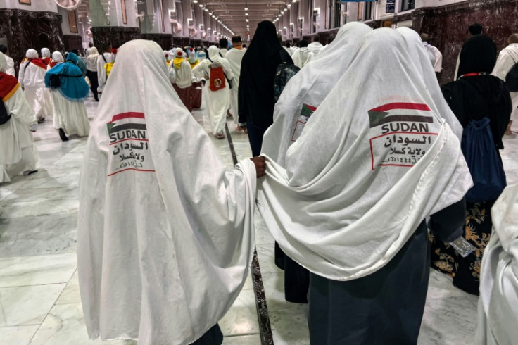 While most Muslim pilgrims travel to Mecca by air, Sudanese faithful risk land and sea journey as fighting affects Khartoum airport