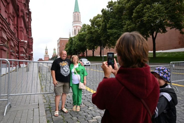 A couple poses for a photo on Moscow's Red Square