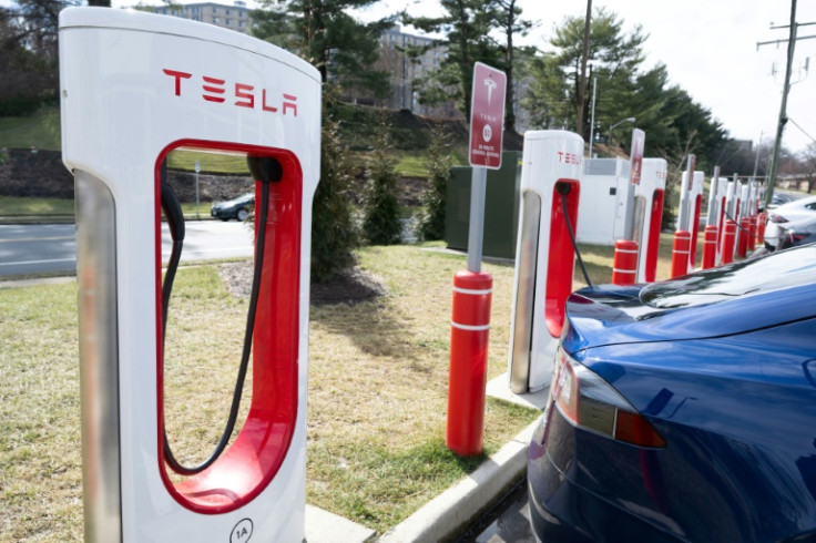 The embrace of Tesla's electric vehicle charging network has raised questions about whether it will supplant a rival system and become the national standard