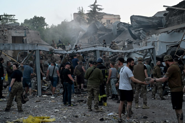 Rescuers and volunteers at the Ria Pizza restaurant in Kramatorsk, eastern Ukraine, on Tuesday