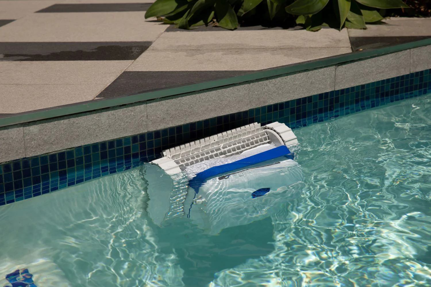 Solve Pool Issues with this Innovative Pool Vacuum Cleaner