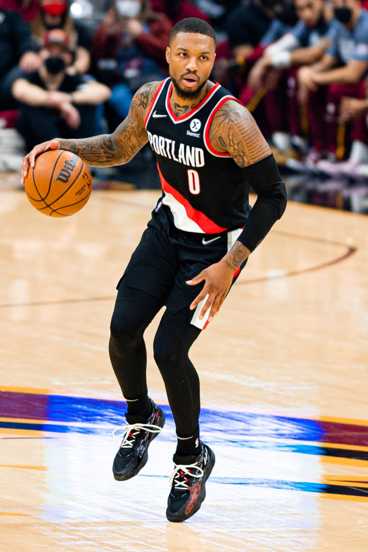 Damian Lillard playing basketball 