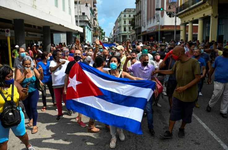 There were also marches in support of the government