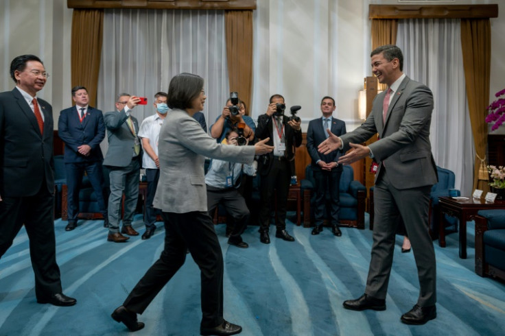 Santiago Pena (right) praised President Tsai Ing-wen (left) for 'knowing that principles and values are not negotiable'