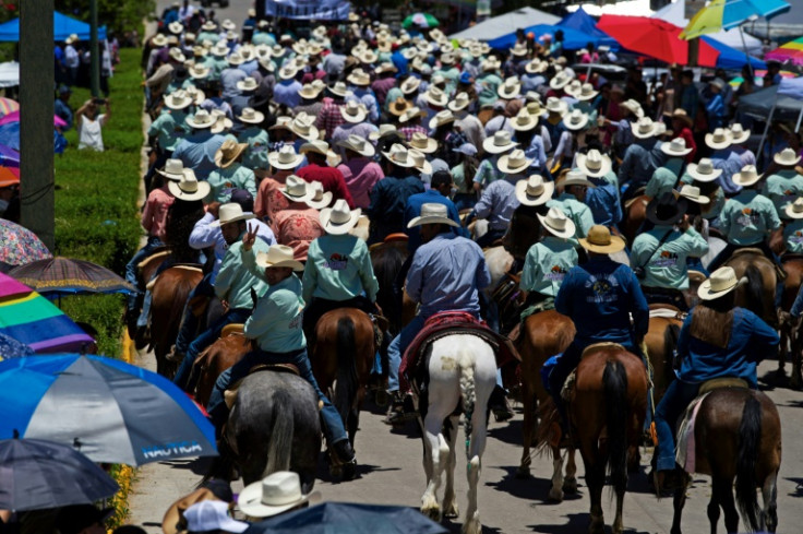 Some riders made a journey of around 600 kilometers by horseback from near the Mexican-US border