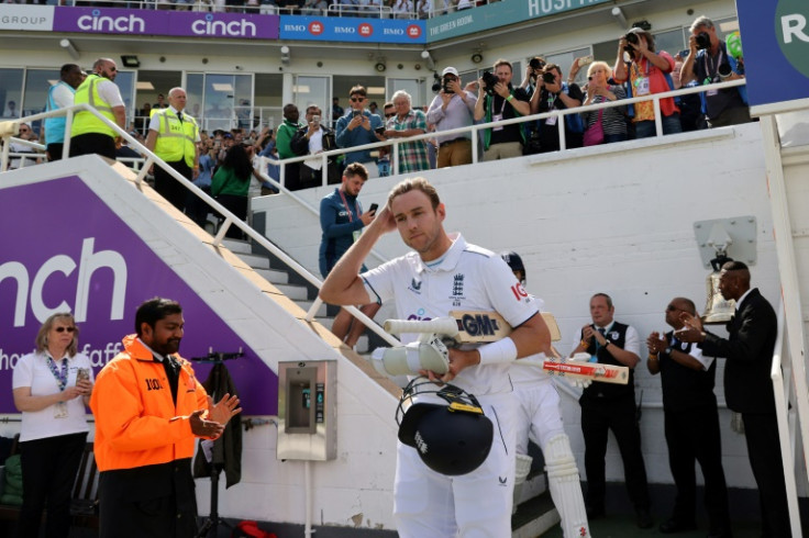 England's Stuart Broad is applauded as he walks out for his final Test innings at The Oval
