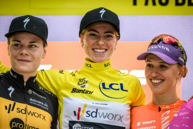 Dutch rider Demi Vollering won the women's Tour de France ahead of Belgian teammate Lotte Kopecky (L) and Poland's Katarzyna Niewiadoma (R)