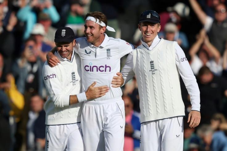 Stuart Broad (centre) celebrates with England teammates after the home side won the fifth and final Ashes Test