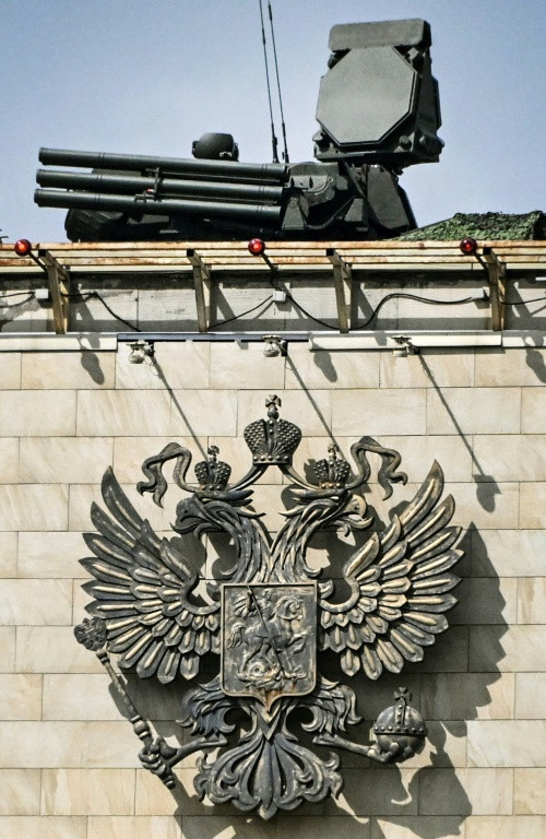 A Pantsyr S-1 air defence missile system (NATO name SA-22 Greyhound) atop the Russian defence ministry headquarters in Moscow