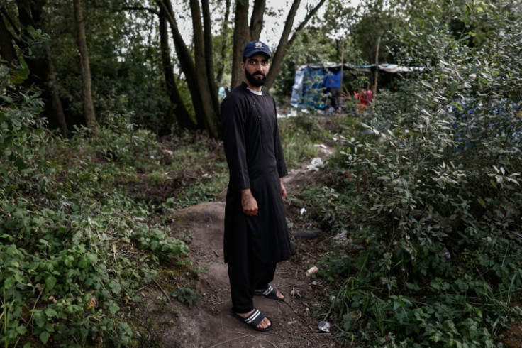 Groups working with the migrants have denounced the authorities to force the migrants from their makeshift camps