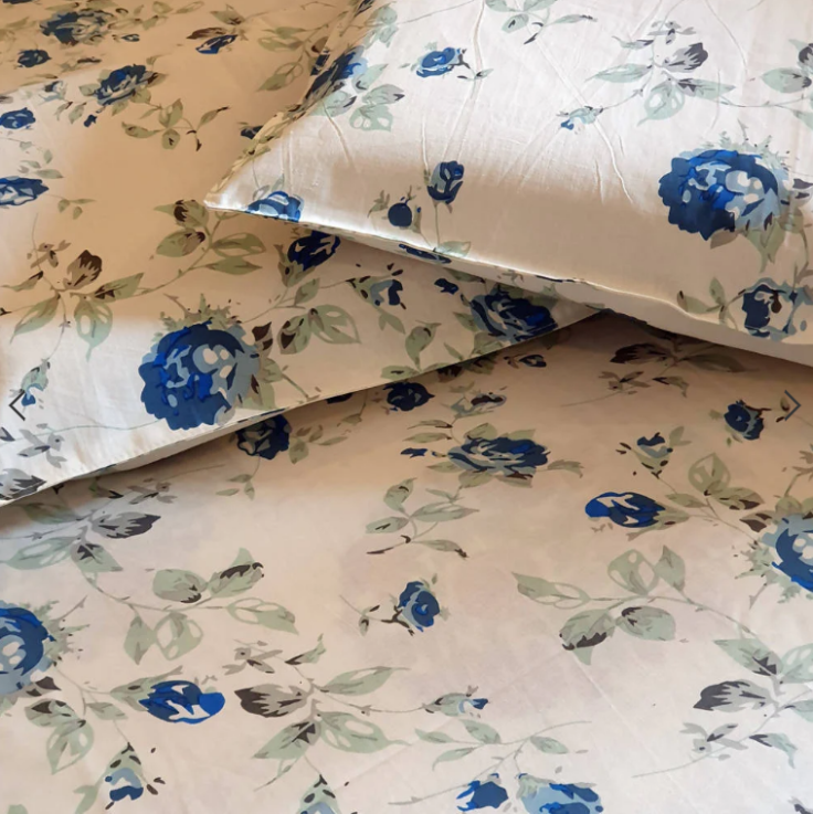 The Decor Nook English Blue Roses Pattern 