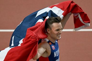 Norway's Karsten Warholm regained his 400m hurdles world title but his compatriot Jakob Ingebrigtsen had to make do with 1500m silver again