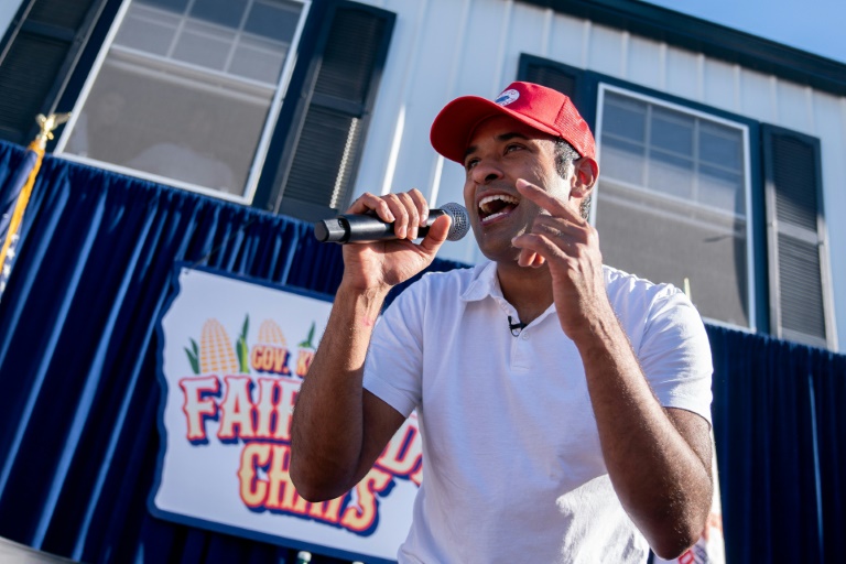 https://d.ibtimes.com/en/full/4482563/republican-hopeful-vivek-ramaswamy-grabbed-mic-rapped-eminem-song-iowa-state-fair-august-12.jpg