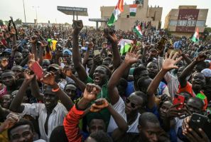 Protesters in Niamey demand that colonial ruler France withdraw its troops