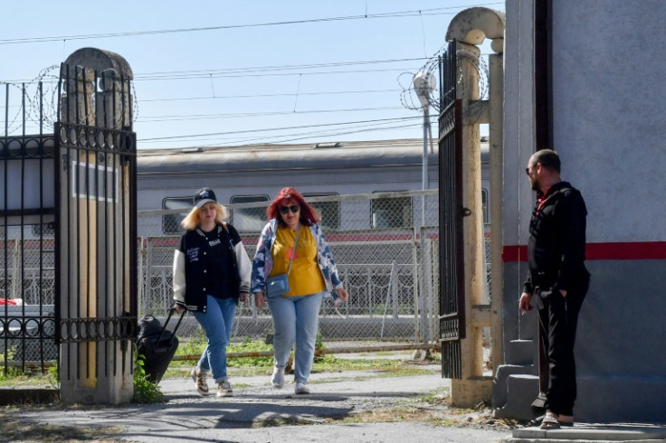 Thousands of people travel to Russia by bus or car from occupied cities in Ukraine