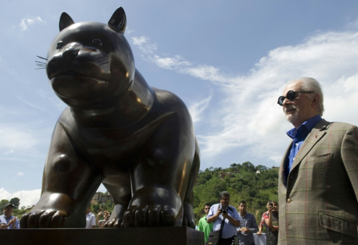 Fernando Botero with his sculpture "Gato" at its unveiling in San Cristobal, Colombia, in 2012