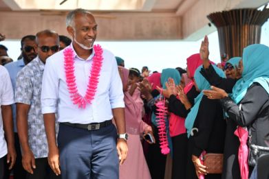 People's National Congress candidate Mohamed Muizzu (L) meets with supporters at a campaign rally in Thinadhoo ahead of the second round of Maldives' presidential election