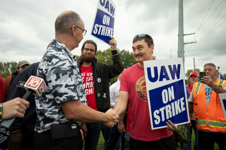 UAW Strike Expands To General Motors' Largest Plant | IBTimes