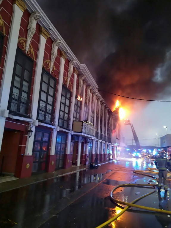 The alarm was raised at 6:00 am on Sunday morning with rescuers rushing to the nightclub on the outskirts of Murcia