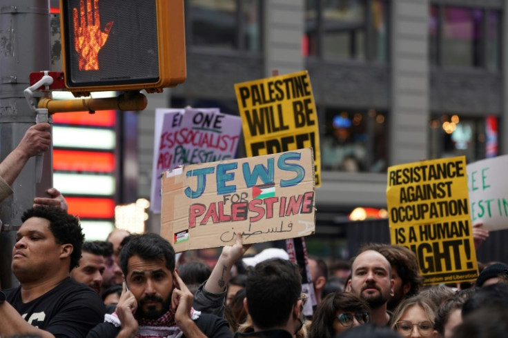 Some thousand demonstrators on Sunday gathered in Manhattan's Times Square to voice support for the Palestinian people and urge against continued US military aid to Israel