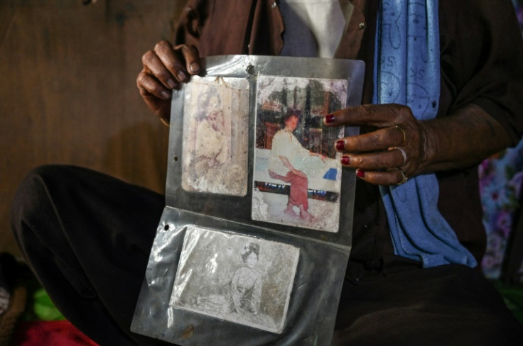 Shortly after the bombing, Dar San Ye and three men who helped her were feted in a government ceremony