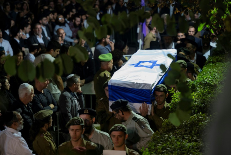 Israeli army soldiers carry the coffin of their comrade Noam Elimeleh Rothenberg during his funeral at Mount Herzl Cemetery in Jerusalem on October 10, 2023