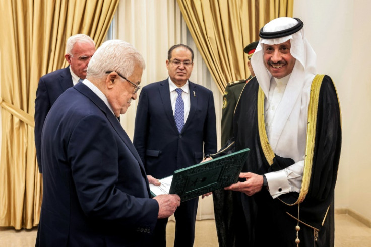 Saudi Arabia's ambassador to Palestine, Nayef bin Bandar al-Sudairi (R), presents his credentials to Palestinian president Mahmud Abbas late last month