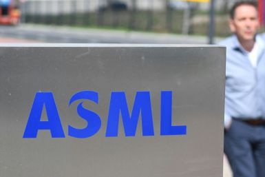 ASML sees solid growth in 2025