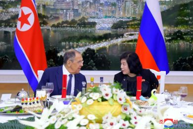 Russian Foreign Minister Sergei Lavrov (L) chats with North Korean counterpart  Choe Son Hui at a welcome banquet in Pyongyang on Wednesday night