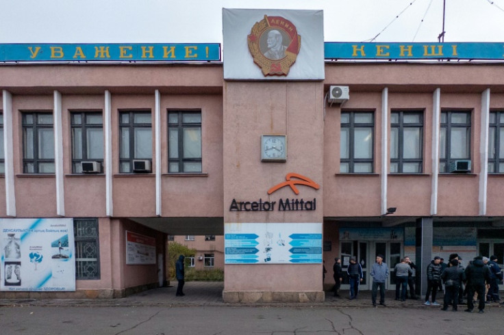 ArcelorMittal promised compensation and said it would cooperate with authorities The death toll from a fire at a mine owned by ArcelorMittal in Kazakhstan rose to 32 people on October 28, 2023, with searches underway for 14 miners still missing, the cou