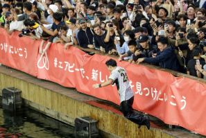 Fans of the Hanshin Tigers threw themselves into Osaka's Dotonbori River after the team won the Japan Series on Sunday
