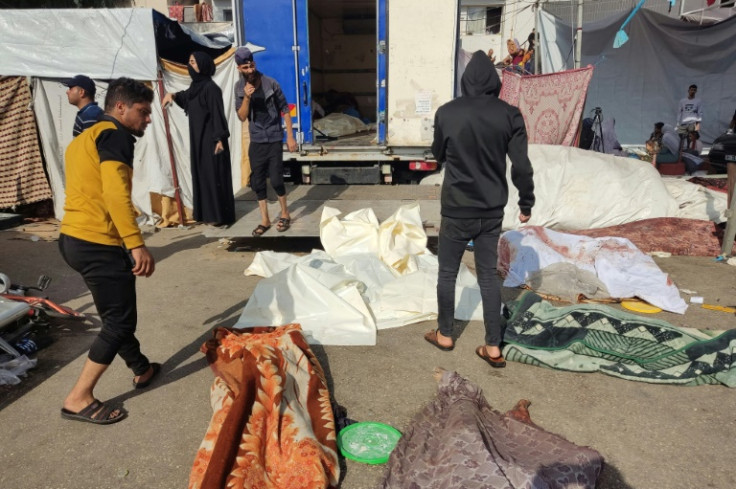 Bodies lie on the ground in the vicinity of Al-Shifa hospital
