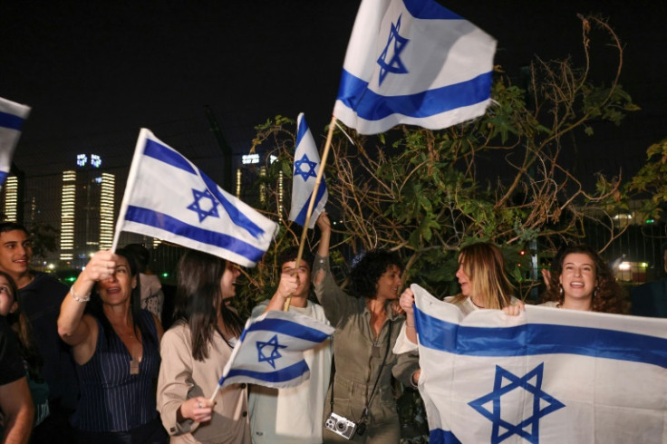 Israelis cheer as a Israeli helicopter with released hostages lands in Tel Aviv