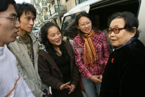 Gao Yaojie, who dedicated her retirement to helping AIDS patients and orphans, passed away in New York City on Sunday