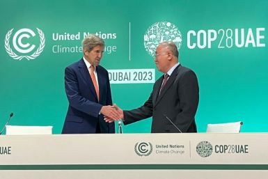 US climate envoy John Kerry (L) and his Chinese counterpart Xie Zhenhua shake hands at a joint news conference at the end of COP28