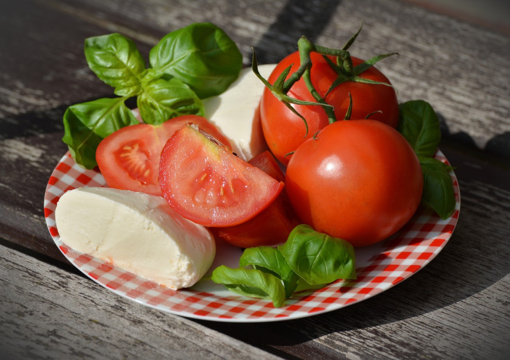 Caprese Salad as best healthy recipes for beginners.