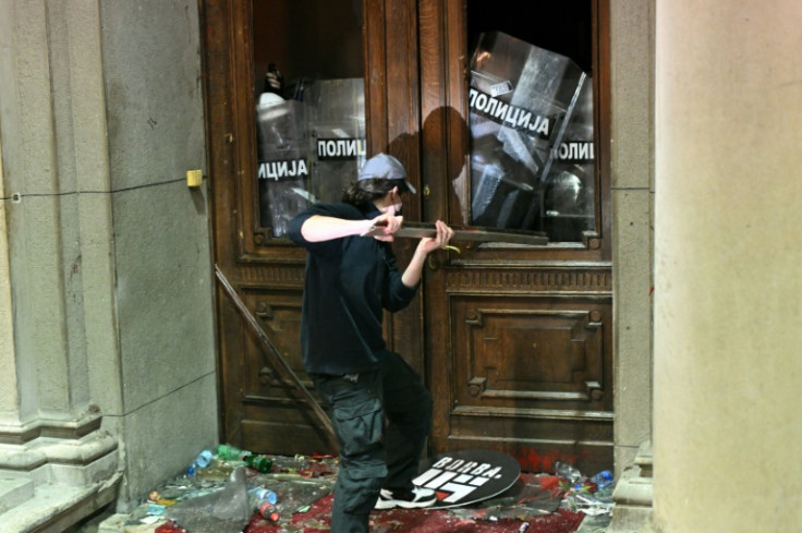 Serbian opposition demonstrators broke windows as they tried to storm Belgrade city hall
