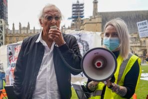 John Pilger at a 2021 rally in London to mark WikiLeaks founder Julian Assange's 50th birthday